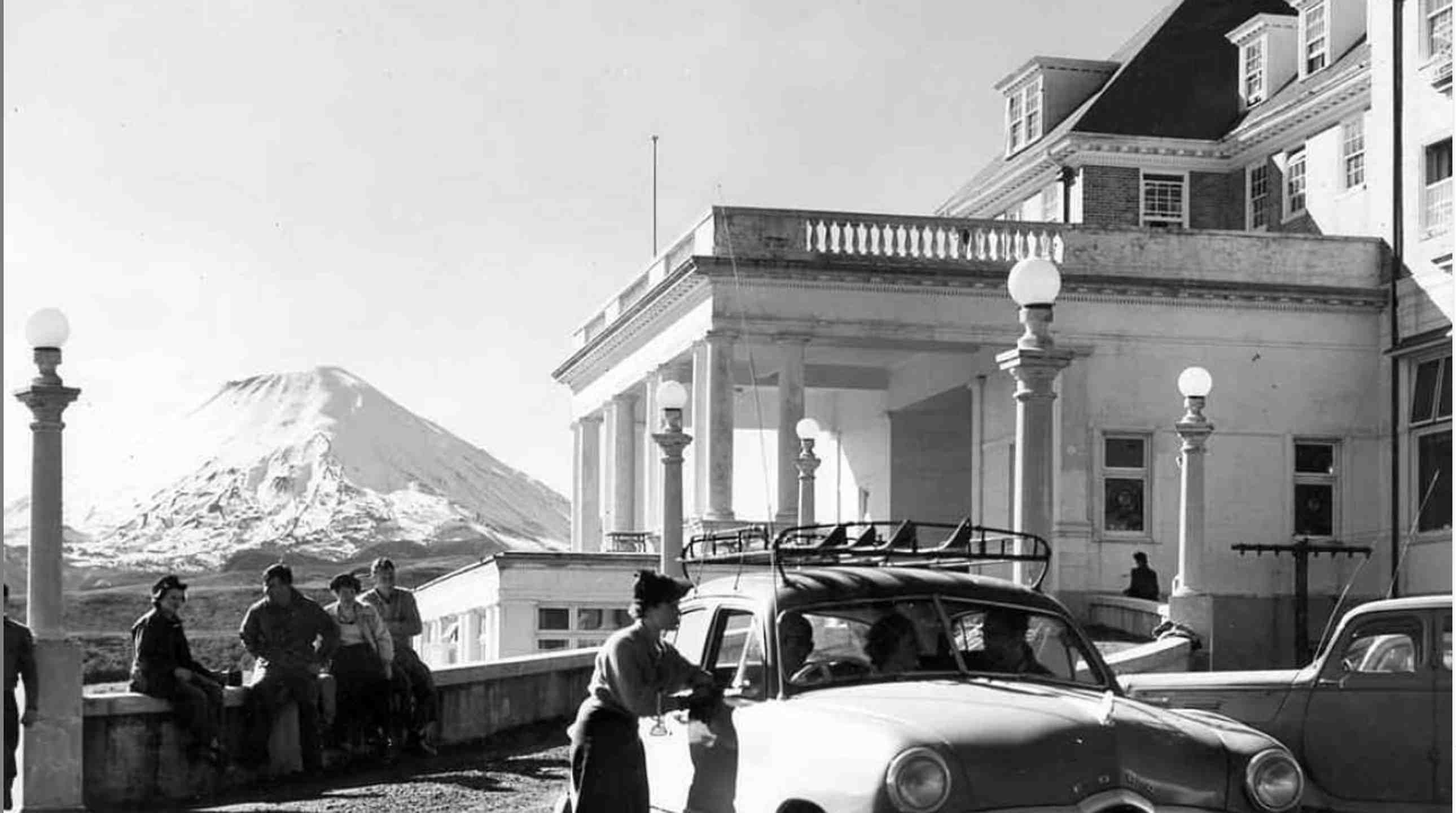 2504_img_taupo_region_love_local_culture_vintage_chateau_car_large_2580x1440